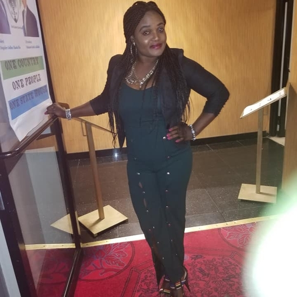 Meet your Posher, Julie - Picture 1 of 1